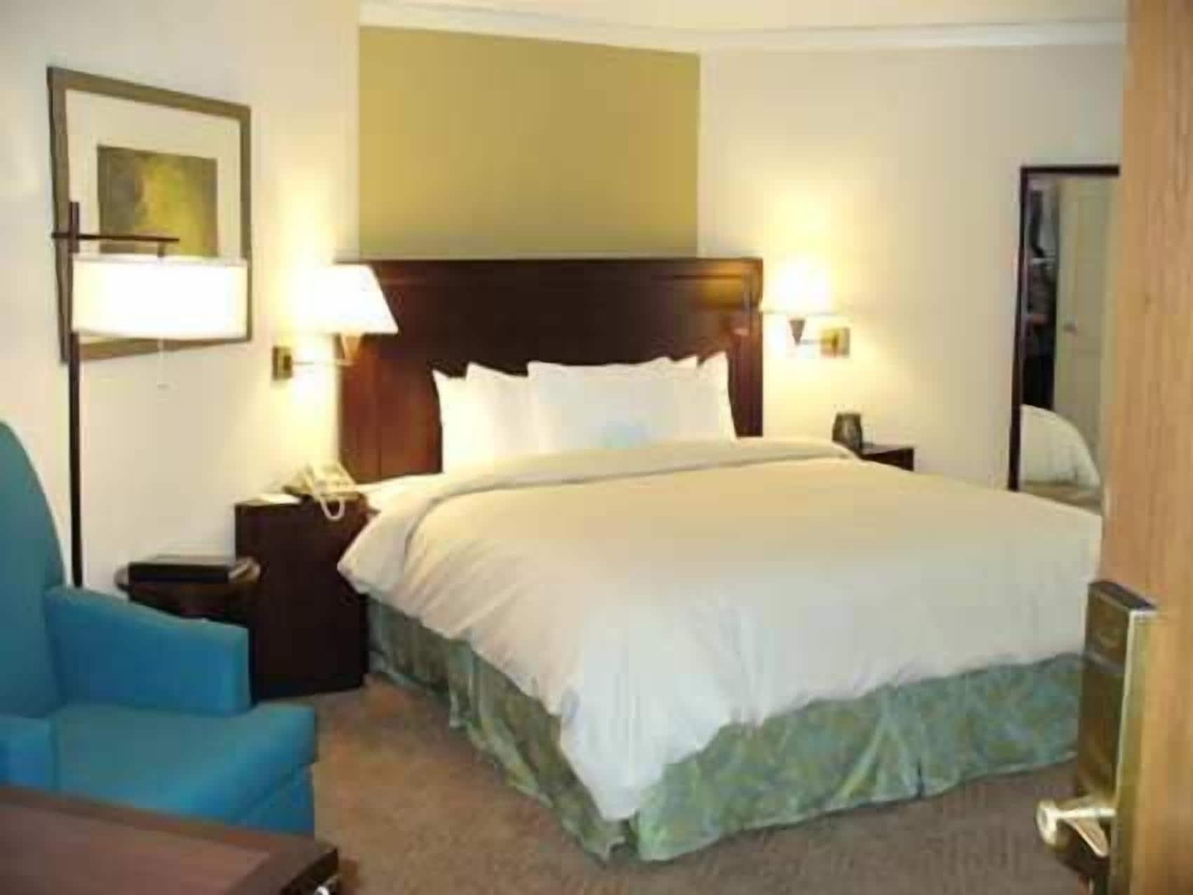 Embassy Suites By Hilton Kansas City Overland Park Extérieur photo
