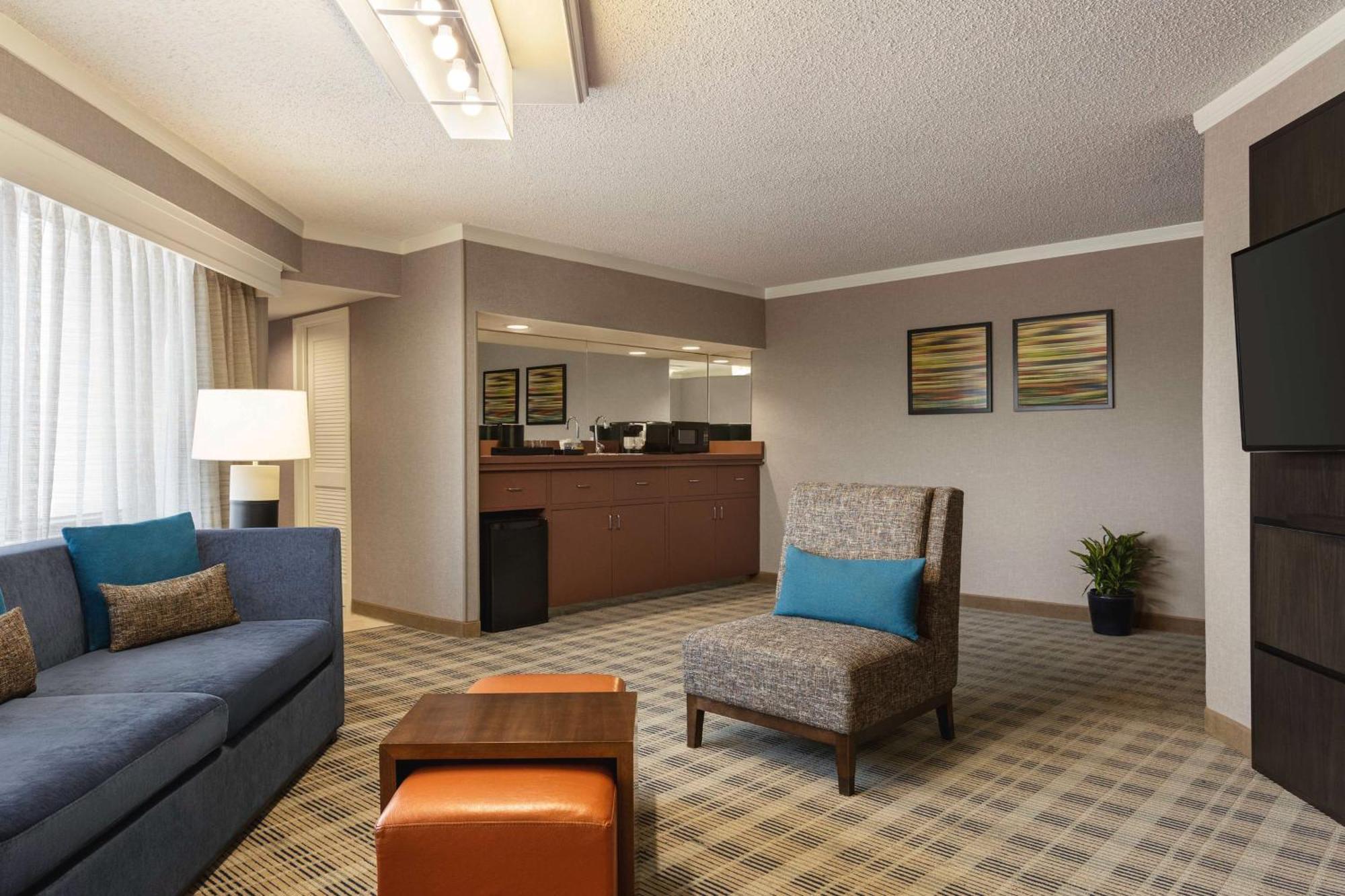 Embassy Suites By Hilton Kansas City Overland Park Extérieur photo